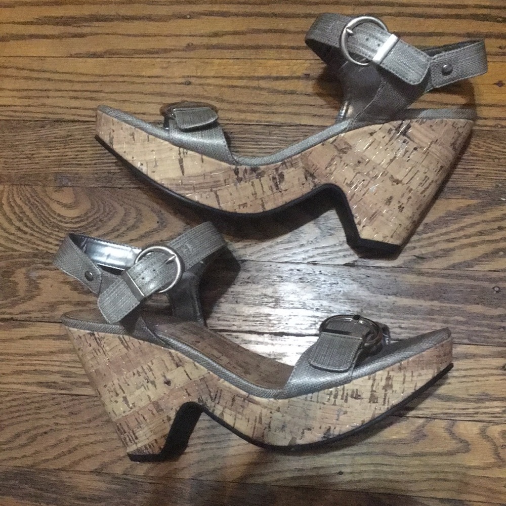 SBICCA size 10 silver cork platform sandal.